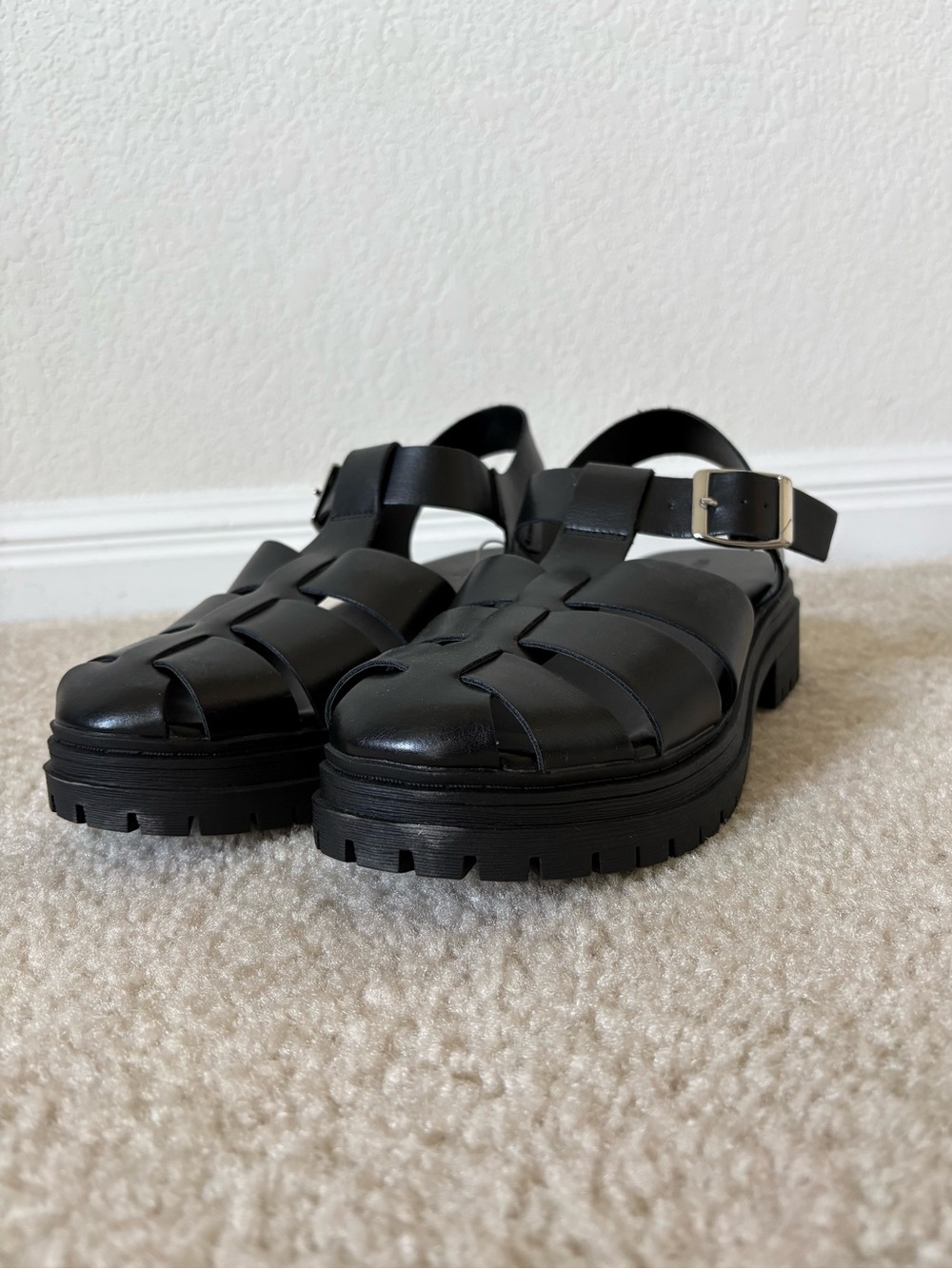 Old Navy Black Chunky Fisherman Sandals with Buckle New Sz 8